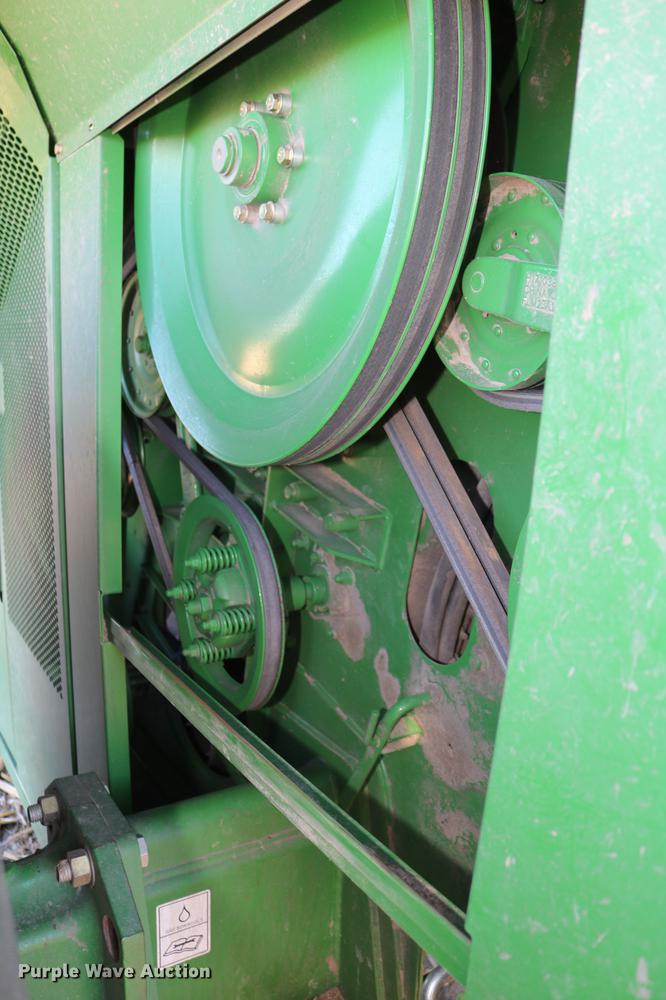 image for item BK9258 2013 John Deere S670 STS combine