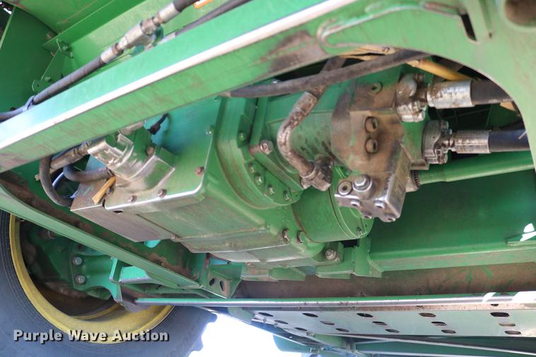 image for item BK9258 2013 John Deere S670 STS combine