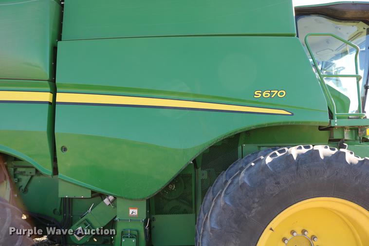 image for item BK9258 2013 John Deere S670 STS combine