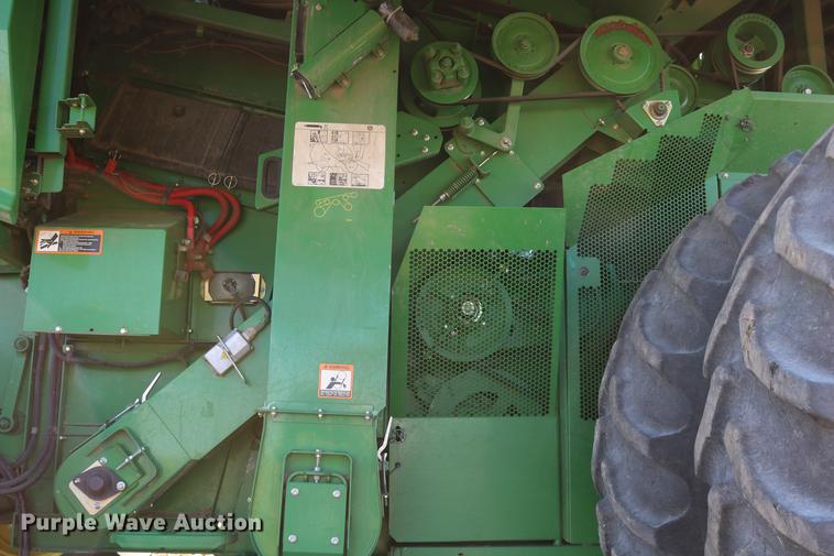 image for item BK9258 2013 John Deere S670 STS combine