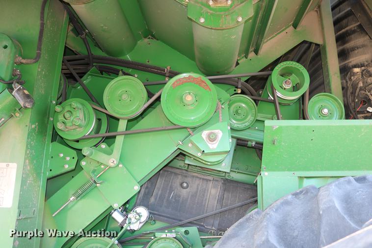 image for item BK9258 2013 John Deere S670 STS combine