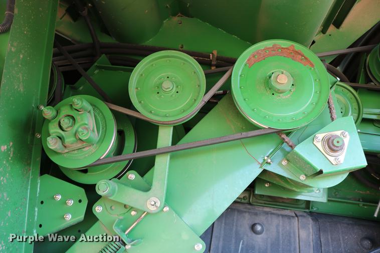 image for item BK9258 2013 John Deere S670 STS combine