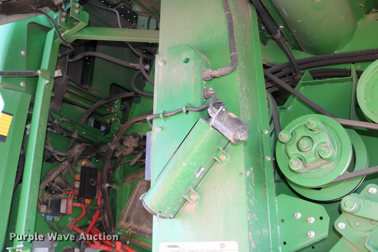 image for item BK9258 2013 John Deere S670 STS combine