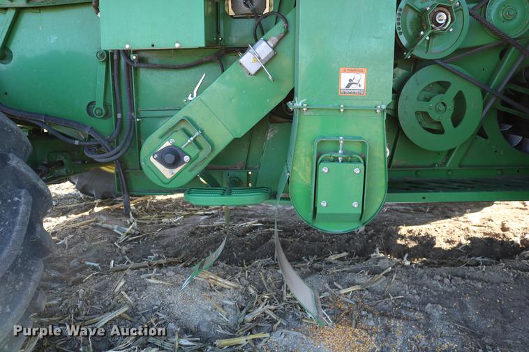 image for item BK9258 2013 John Deere S670 STS combine