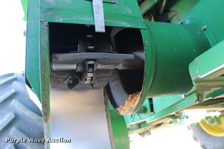 image for item BK9258 2013 John Deere S670 STS combine