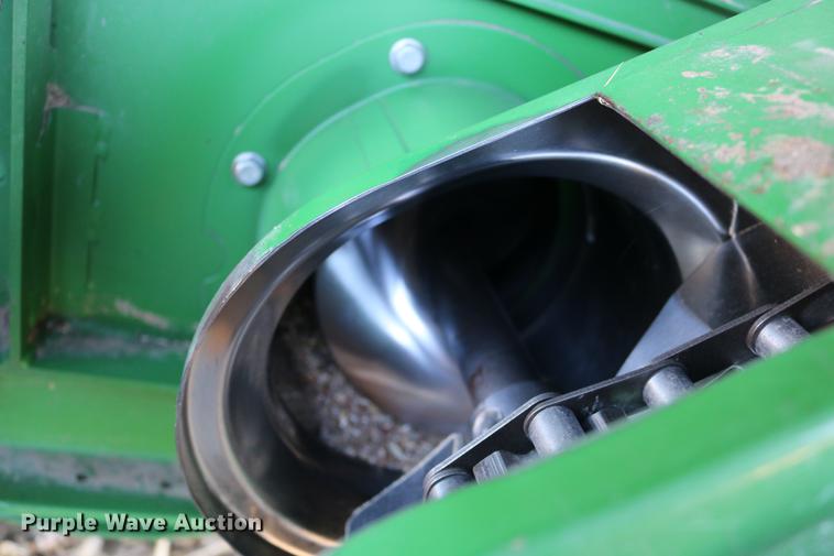 image for item BK9258 2013 John Deere S670 STS combine