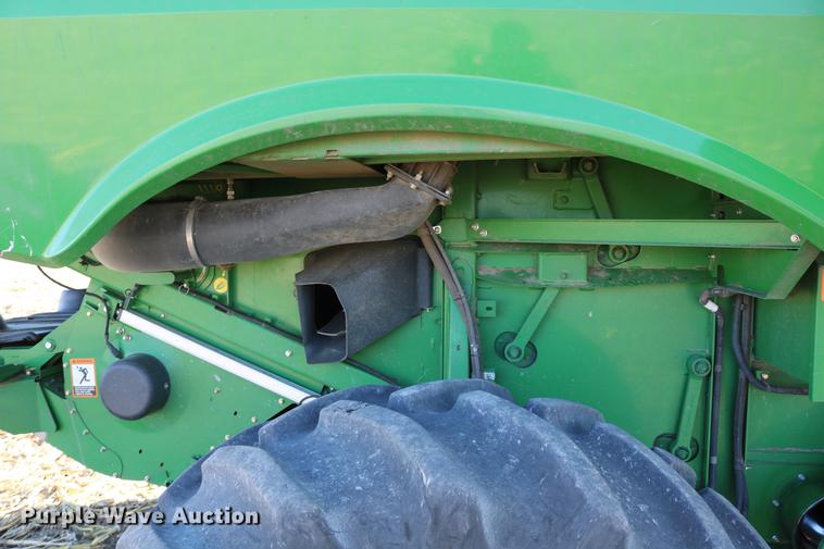 image for item BK9258 2013 John Deere S670 STS combine