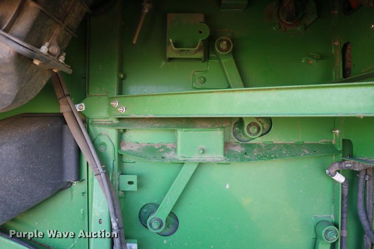 image for item BK9258 2013 John Deere S670 STS combine