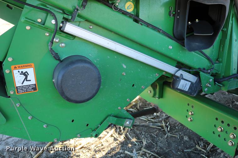 image for item BK9258 2013 John Deere S670 STS combine