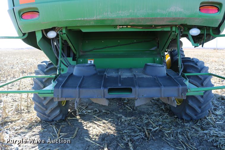 image for item BK9258 2013 John Deere S670 STS combine