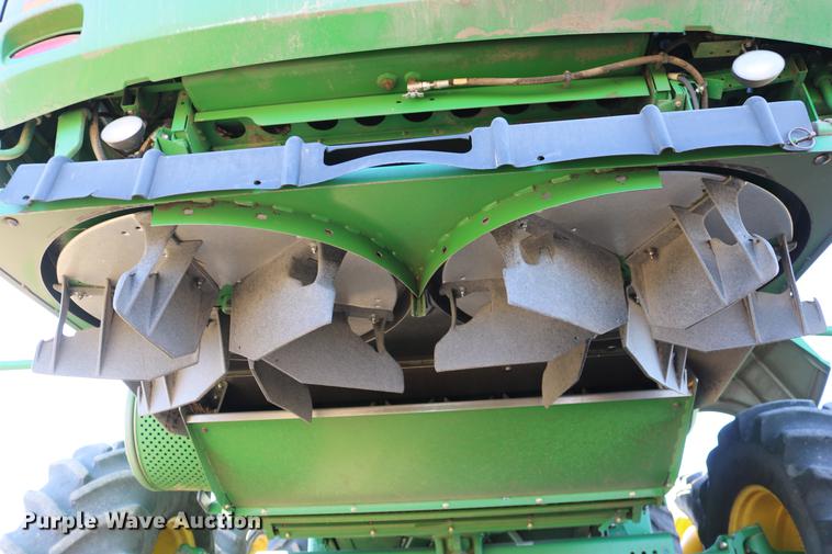 image for item BK9258 2013 John Deere S670 STS combine