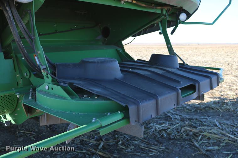 image for item BK9258 2013 John Deere S670 STS combine