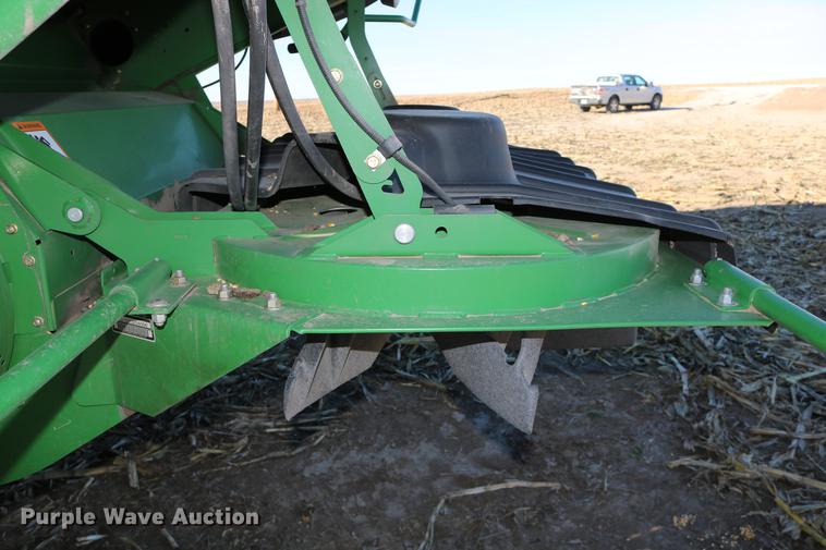 image for item BK9258 2013 John Deere S670 STS combine