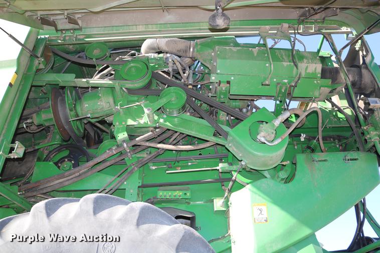 image for item BK9258 2013 John Deere S670 STS combine