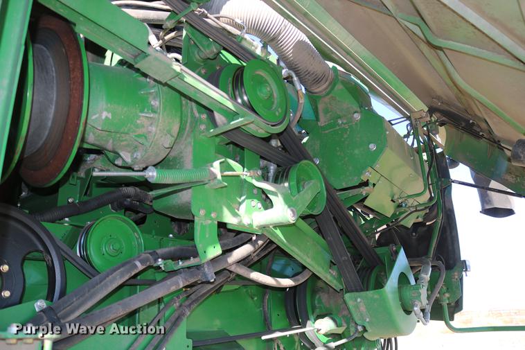 image for item BK9258 2013 John Deere S670 STS combine