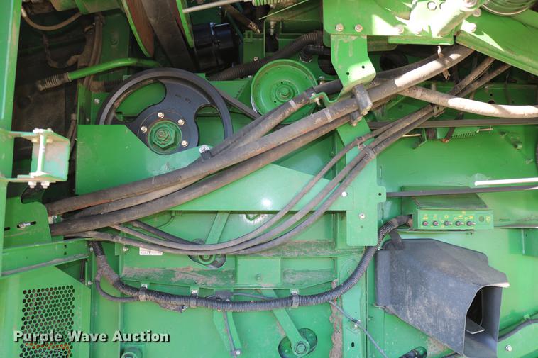 image for item BK9258 2013 John Deere S670 STS combine