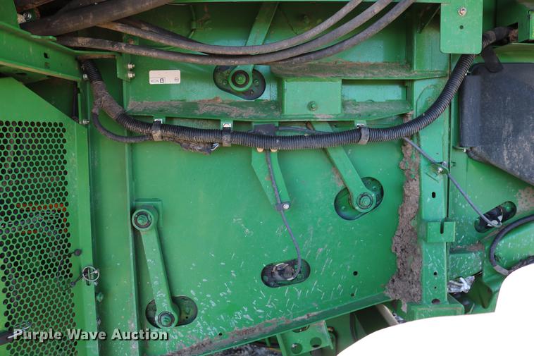 image for item BK9258 2013 John Deere S670 STS combine