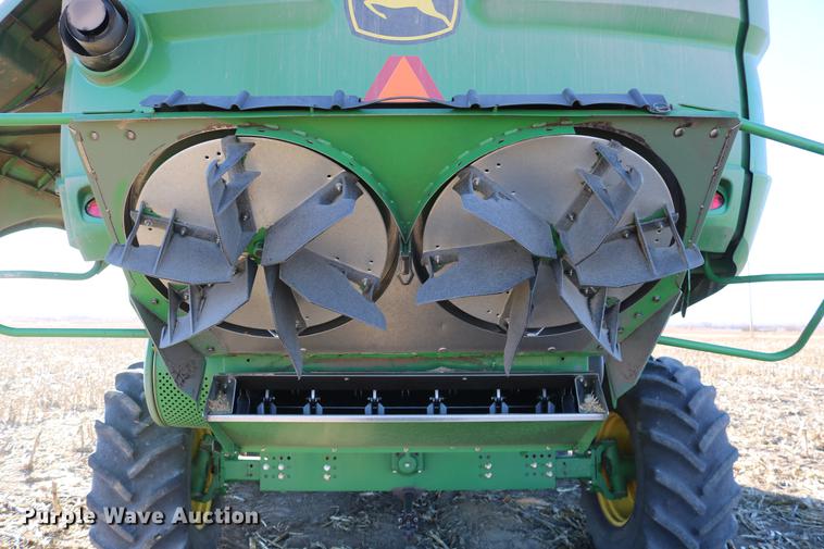 image for item BK9258 2013 John Deere S670 STS combine