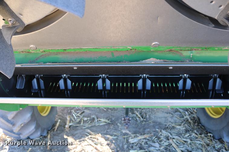 image for item BK9258 2013 John Deere S670 STS combine