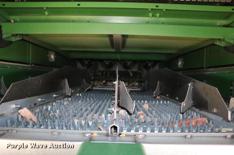 image for item BK9258 2013 John Deere S670 STS combine