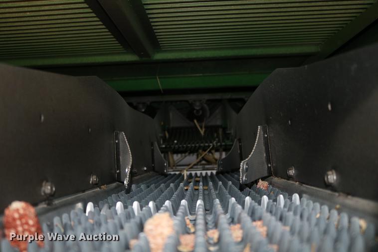 image for item BK9258 2013 John Deere S670 STS combine