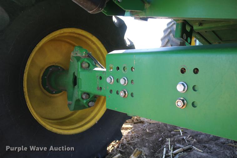 image for item BK9258 2013 John Deere S670 STS combine