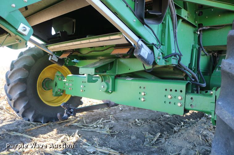 image for item BK9258 2013 John Deere S670 STS combine