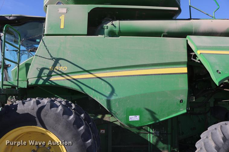 image for item BK9258 2013 John Deere S670 STS combine