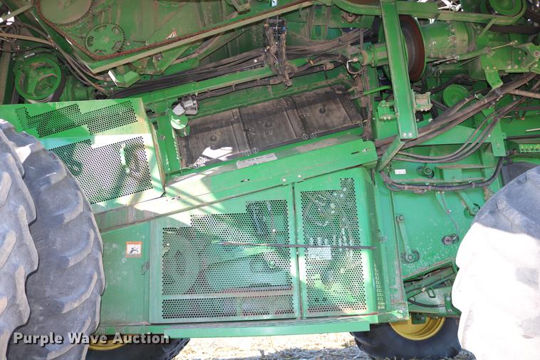 image for item BK9258 2013 John Deere S670 STS combine
