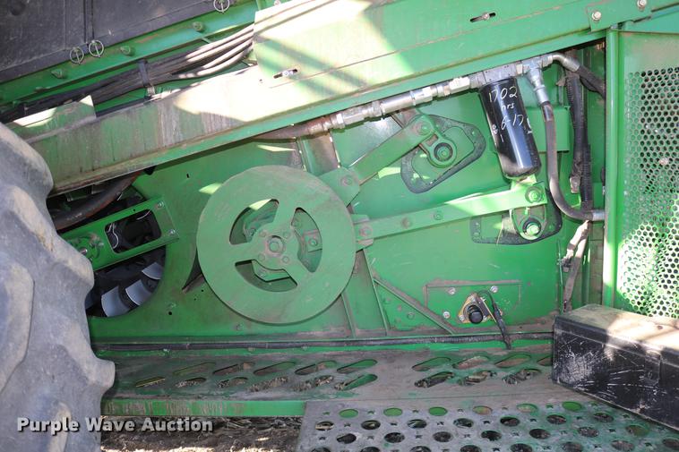 image for item BK9258 2013 John Deere S670 STS combine