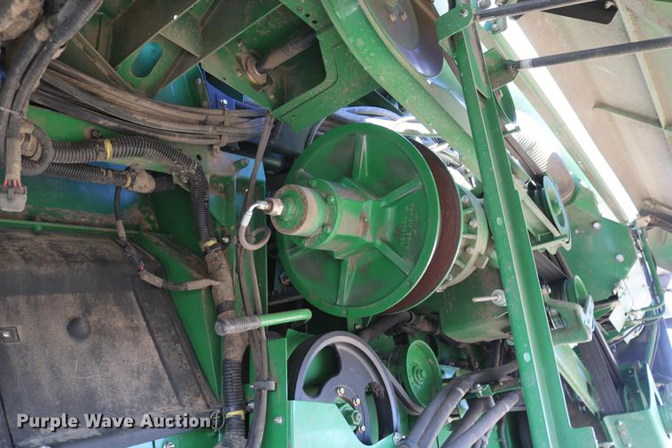 image for item BK9258 2013 John Deere S670 STS combine