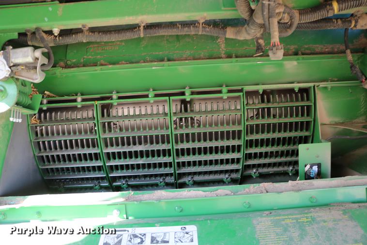 image for item BK9258 2013 John Deere S670 STS combine