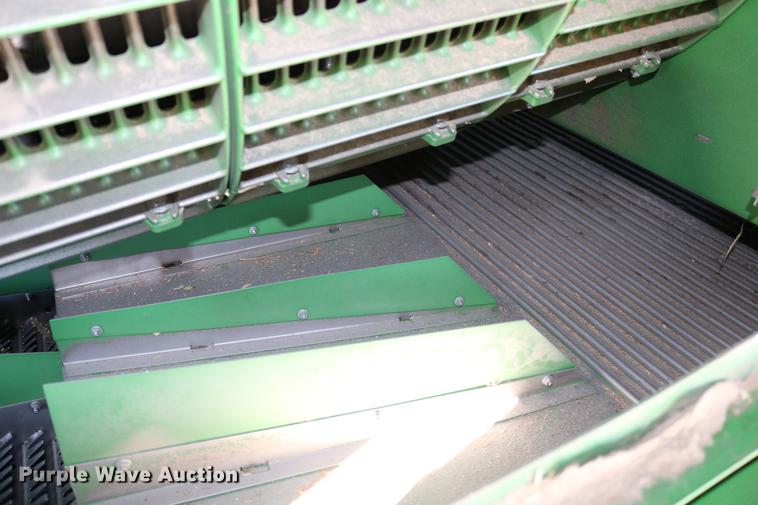 image for item BK9258 2013 John Deere S670 STS combine