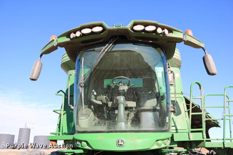 image for item BK9258 2013 John Deere S670 STS combine
