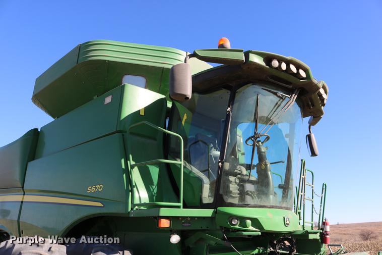 image for item BK9258 2013 John Deere S670 STS combine
