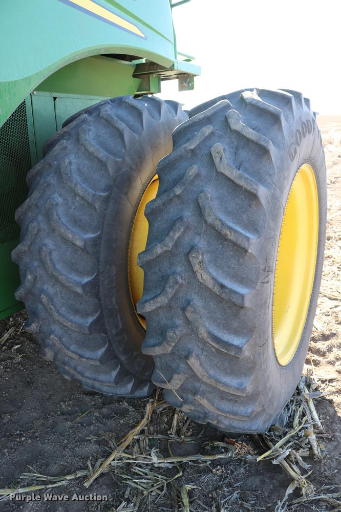 image for item BK9258 2013 John Deere S670 STS combine