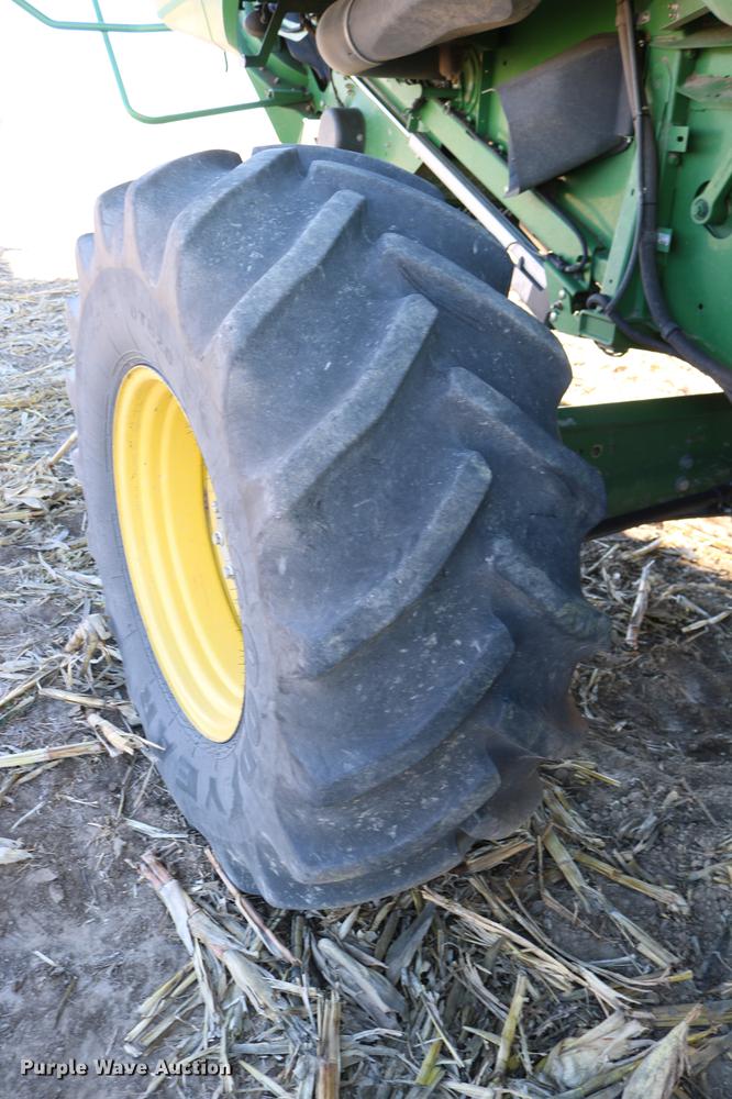 image for item BK9258 2013 John Deere S670 STS combine