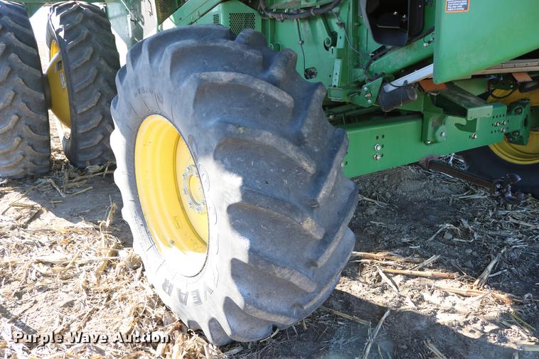 image for item BK9258 2013 John Deere S670 STS combine