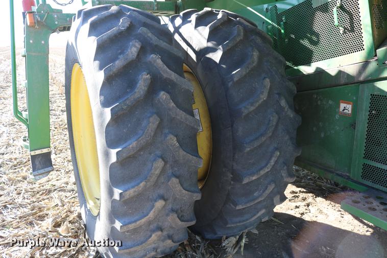 image for item BK9258 2013 John Deere S670 STS combine