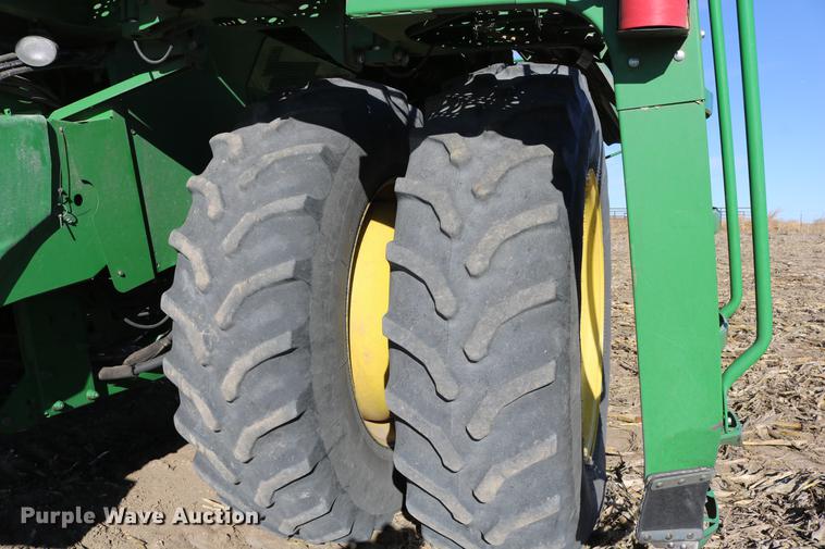 image for item BK9258 2013 John Deere S670 STS combine