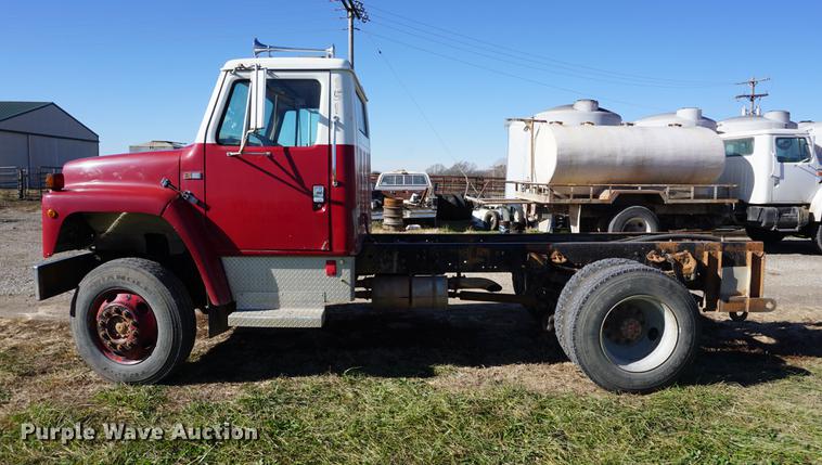 image for item DA1458 1984 International 51800 cab and chassis