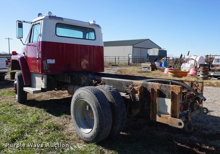 image for item DA1458 1984 International 51800 cab and chassis