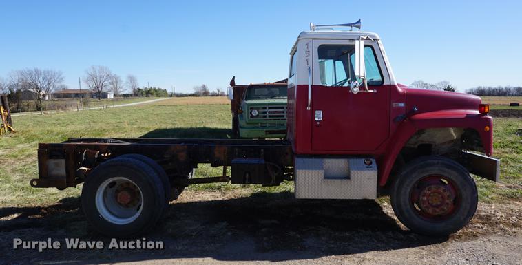 image for item DA1458 1984 International 51800 cab and chassis
