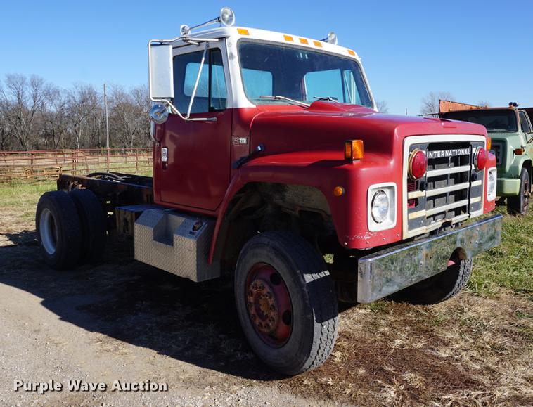 image for item DA1458 1984 International 51800 cab and chassis