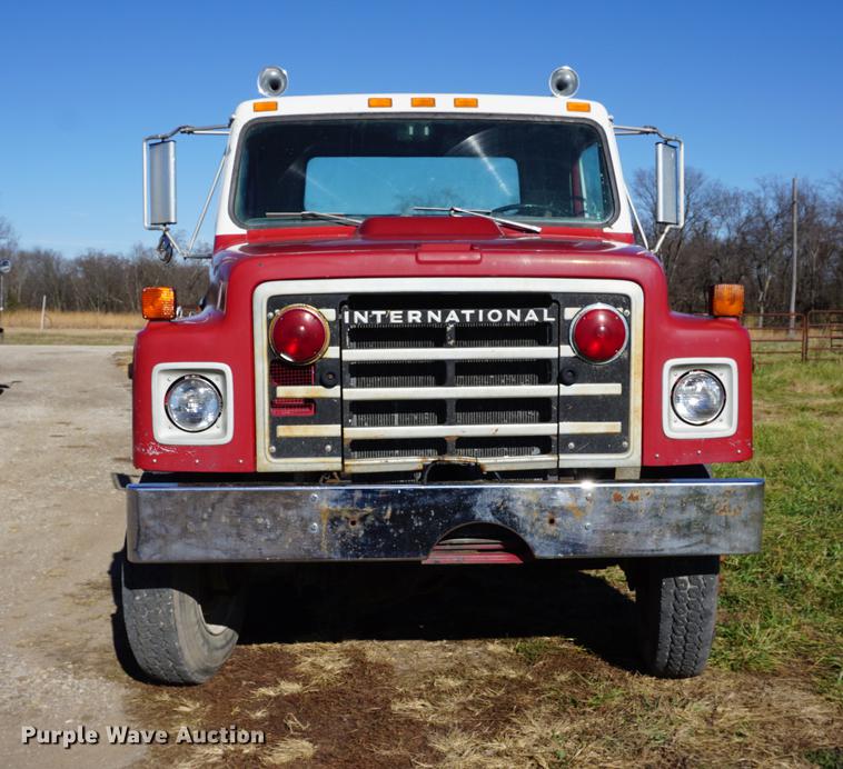 image for item DA1458 1984 International 51800 cab and chassis