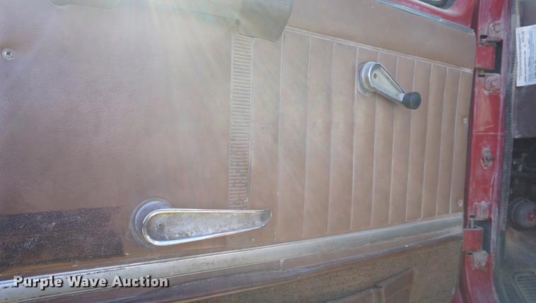 image for item DA1458 1984 International 51800 cab and chassis