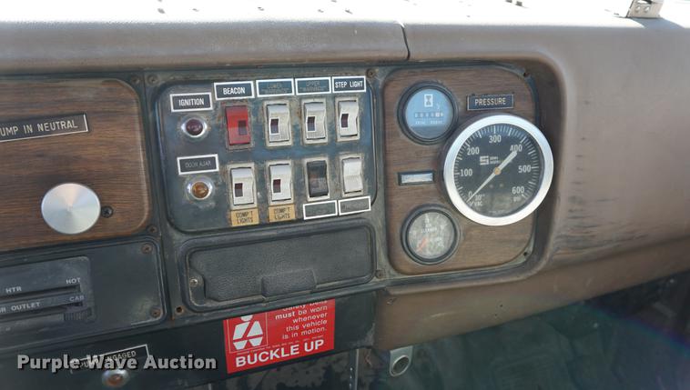 image for item DA1458 1984 International 51800 cab and chassis