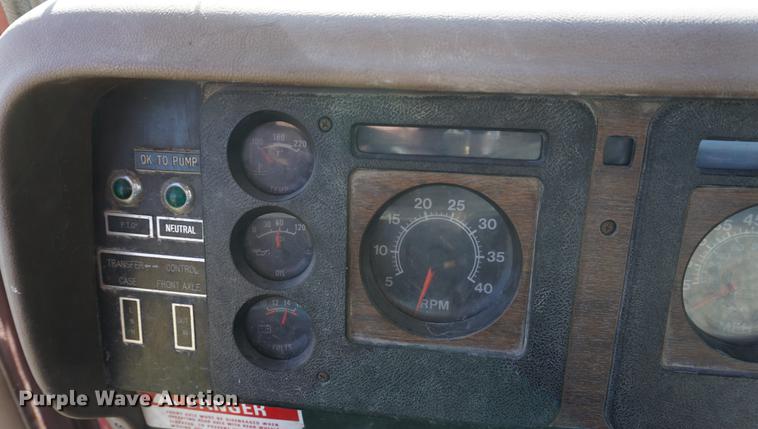 image for item DA1458 1984 International 51800 cab and chassis