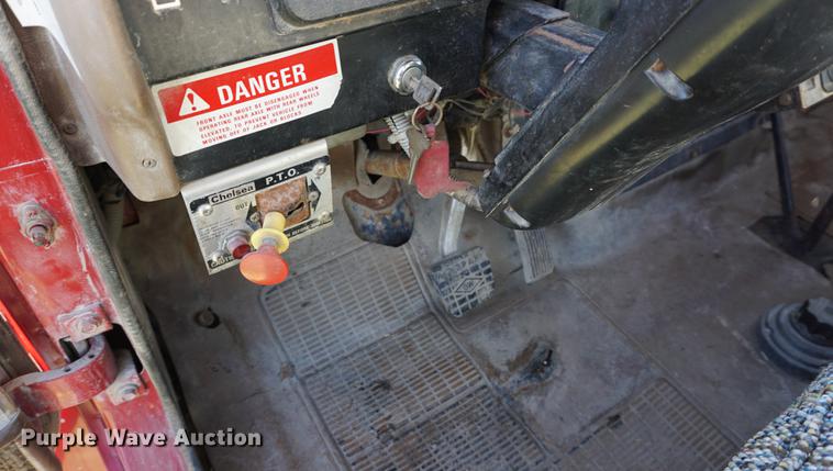 image for item DA1458 1984 International 51800 cab and chassis