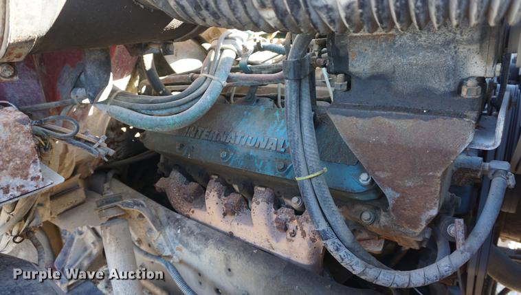 image for item DA1458 1984 International 51800 cab and chassis